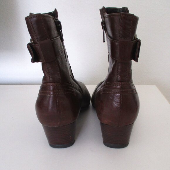 Clarks Artisan Womens Brown Leather Side Zip Ankle Boot - Size 8.5M - Picture 8 of 9
